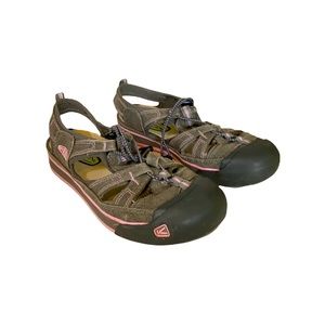 Keen 9.5 Gray Pink Water Shoes
